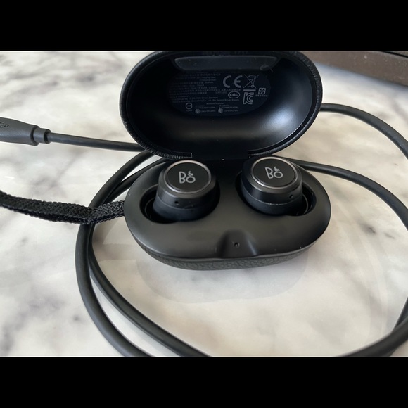 Bang & Olufsen Beoplay E8 Premium Truly Wireless Bluetooth Earphones - Picture 1 of 4
